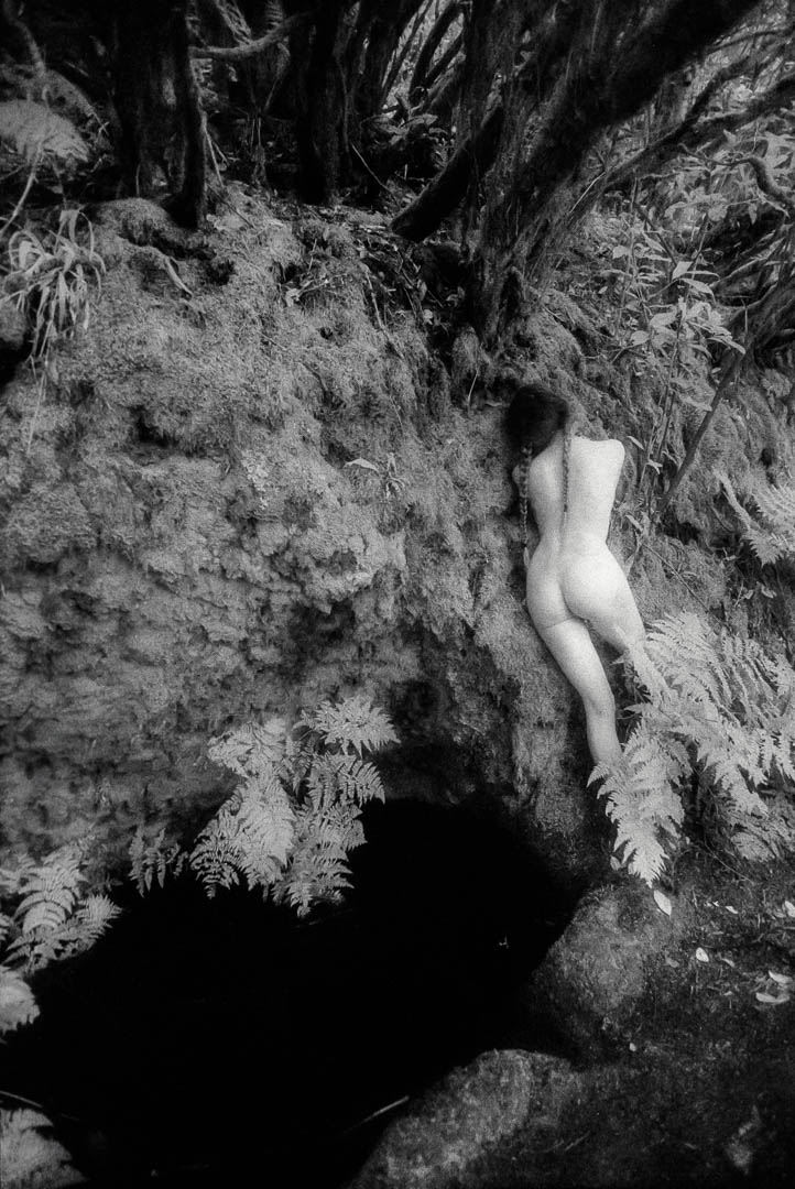 Flora. Aktfotografie auf Kodak High Speed Infrarotfilm. Nikon F5 mit Nikkor 2,8/16