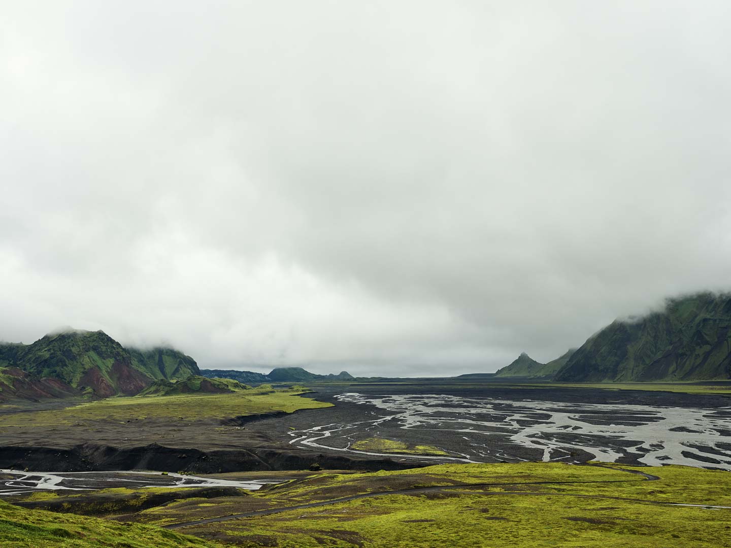 Auf dem Weg nach Thakgil, Island. Epische Landschaften. Fujifilm GFX 50s mit Fujinon XF 4/32-64