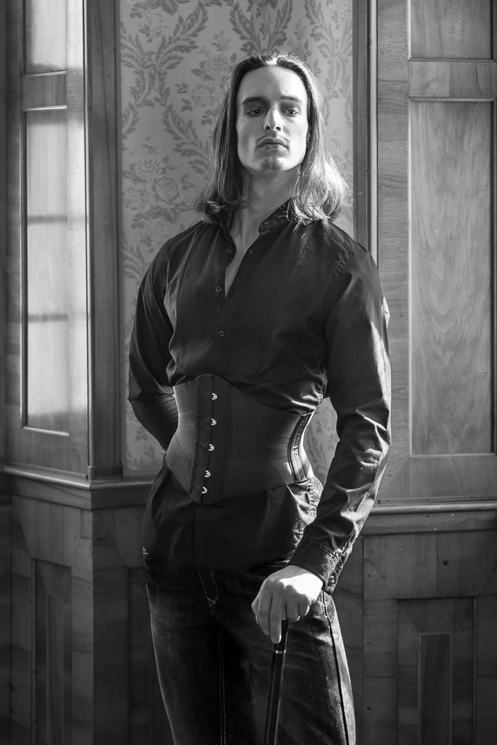 Bildserie Belle Epoque - Nico mit Haute Couture Korsett von Beata Sievi. Canon 5D Mk II