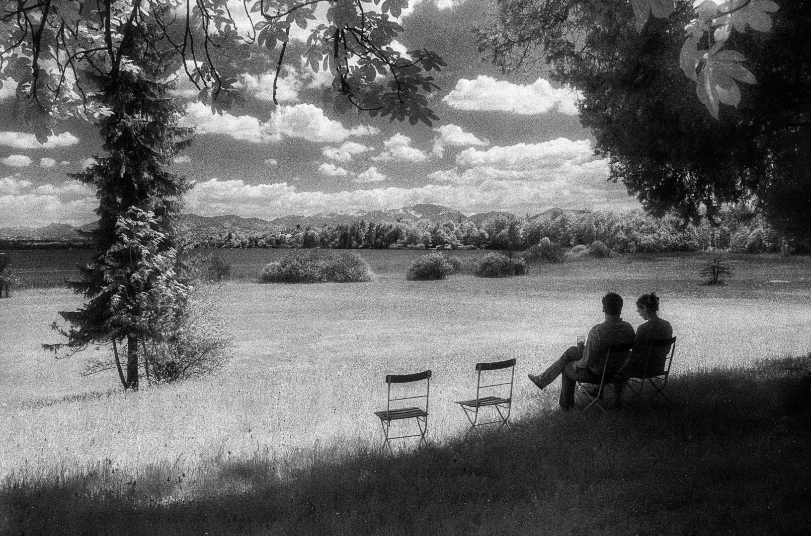 Biergarten Seeseiten (Bayern) - Unterwegs mit Infrarot, aufgenommen mit einer Minolta XD und dem Kodak High Speed Infrared Film.