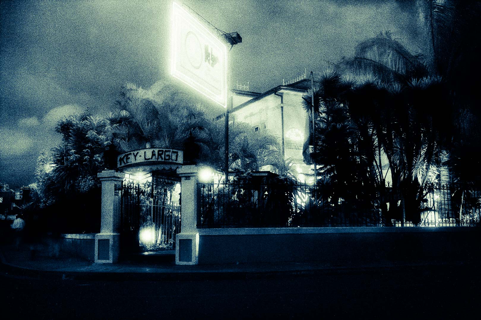 Key Largo, San José (Costa Rica) - Unterwegs mit Infrarot, aufgenommen mit einer Minolta XD und dem Kodak High Speed Infrared Film.