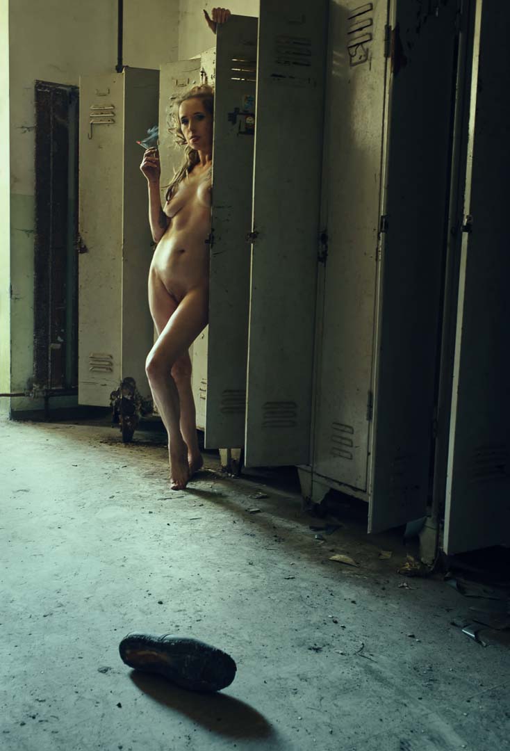 Zetze. Schichtende. Aktfotografie der Serie Magie verlassener Orte.