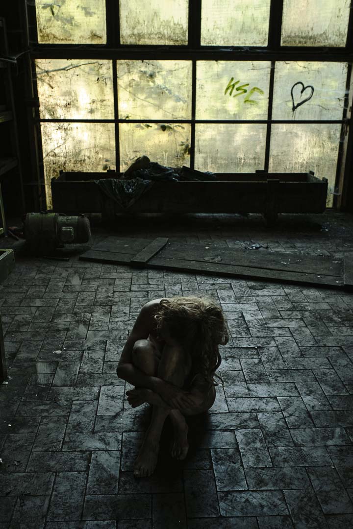 Zetze. Aktfotografie der Serie Magie verlassener Orte.