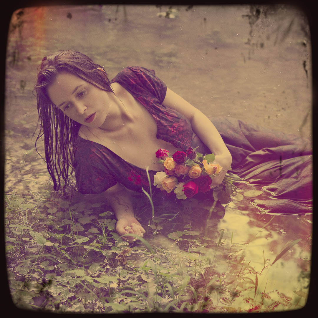 Ophelia VI. Eine Fotoserie aus fünf Bildern zu einem tragischen Thema.