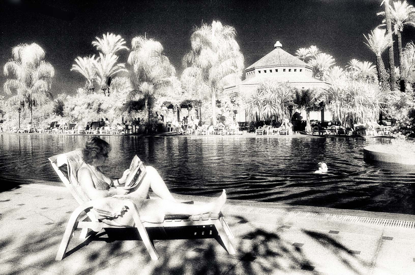 Schwimmbad, Marrakesch (Marokko) - Unterwegs mit Infrarot, aufgenommen mit einer Minolta XD und dem Kodak High Speed Infrared Film.