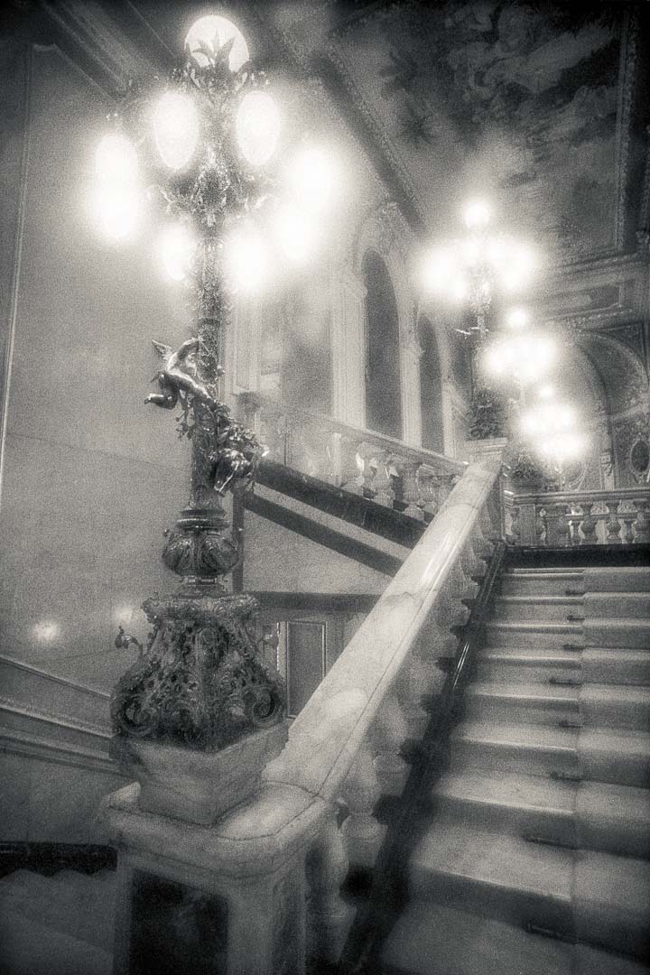 Teatro Nacional in San José (Costa Rica) - Unterwegs mit Infrarot, aufgenommen mit einer Minolta XD und dem Kodak High Speed Infrared Film.
