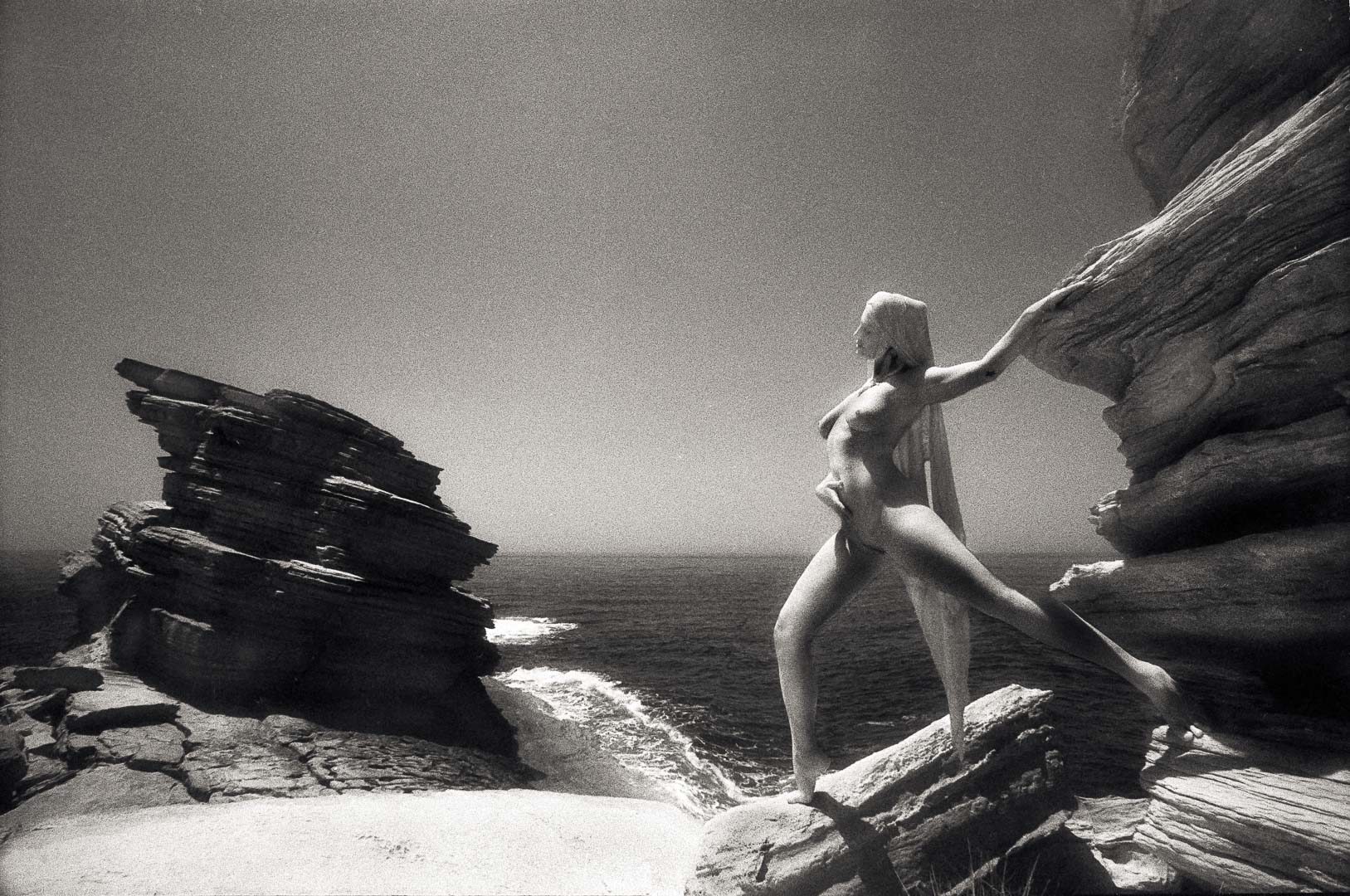 EVE. Aktfotografie auf Kodak High Speed Infrarotfilm. Contax RX mit Distagon 4/18